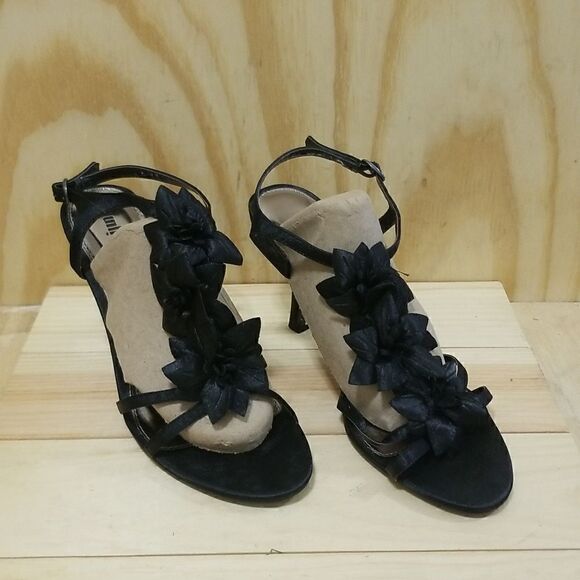 Classy Women's heels by Unlisted Wmn's size 10 Medium - Picture 3 of 8